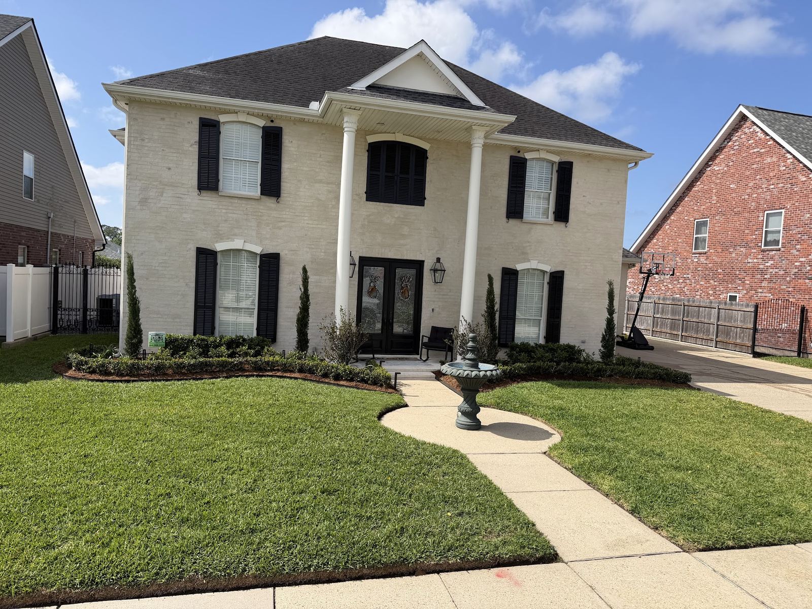 Erics Tidy Turf Luxury Landscaping Background